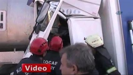 Tır'da Sıkışan Sürücü Güçlükle Kurtarıldı