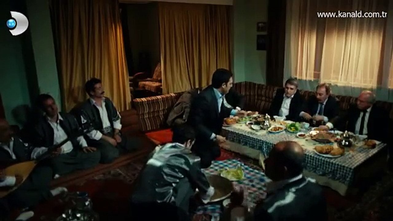 Urfalıyam Ezelden - Yanık Memedin evinde sıra gecesi!