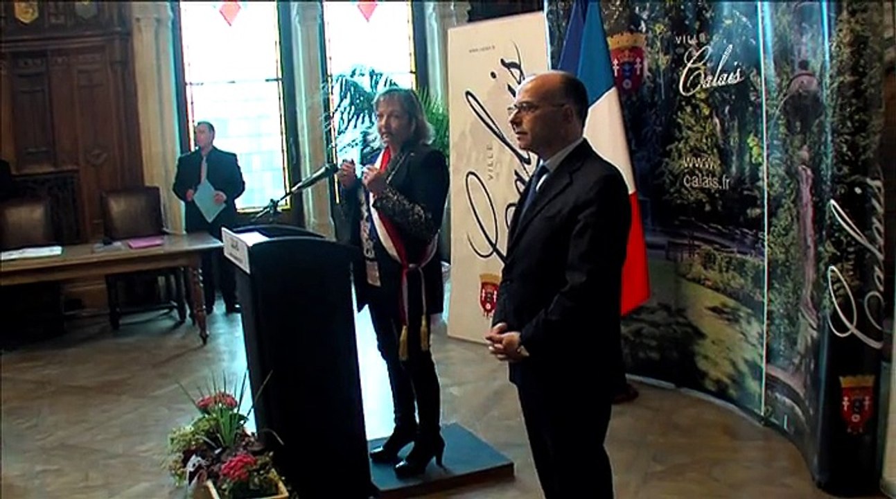 Calais : visite de Bernard Cazeneuve, ministre de l'Intérieur, sur la problématique des migrants