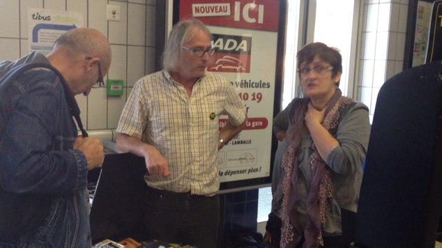 Les passagers mènent l'enquête