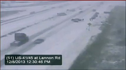 Un énorme carambolage sur la neige