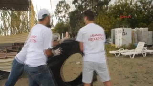 Anamur Avrupalı Öğrenciler Sahili Temizledi