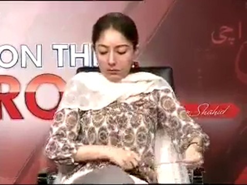 Sharmila Farooqi Ka Talk Show k Andar Shalwar Nikalna.