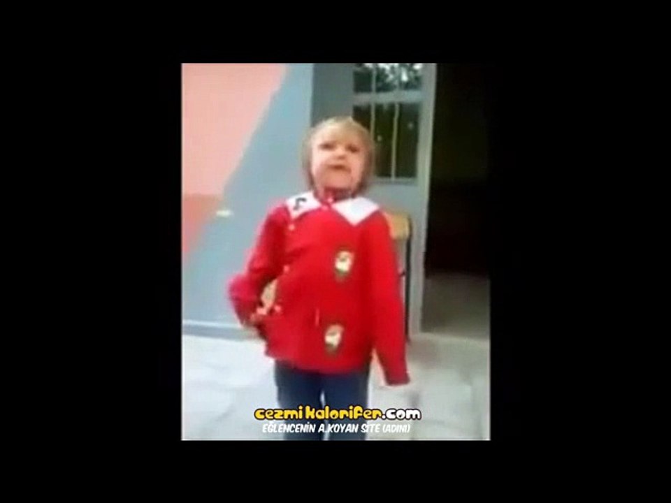 Andımızı Okuyan Küçük Sevimli Çocuk