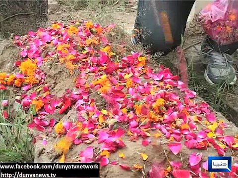 Dunya News - People throng graveyards on Youm-e-Ashur, offer prayers for the departed souls