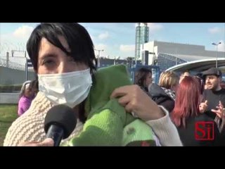 Acerra (NA) - "No alle ecoballe", le mamme bloccano ingresso termovalorizzatore -2- (03.11.14)