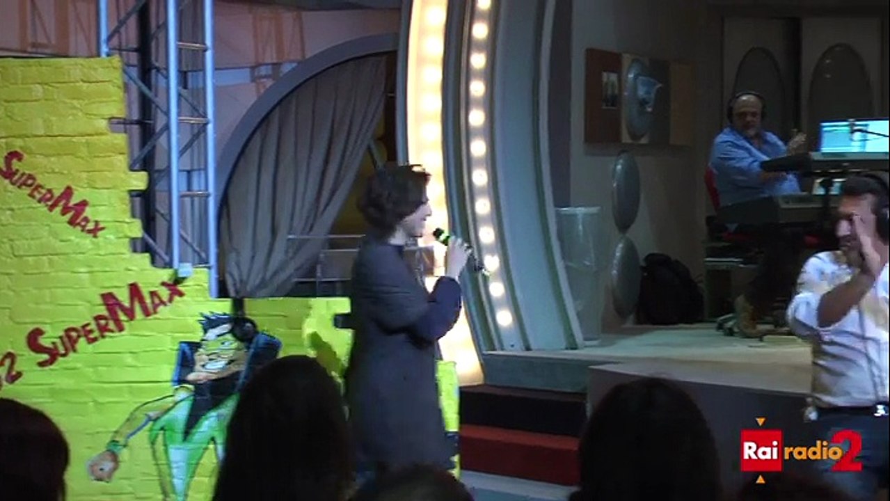 Simona Molinari Live a Radio2 Super Max canta In cerca di te