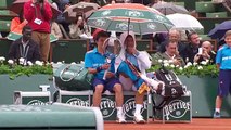 Novak Djokovic délire avec un ramasseur de balle