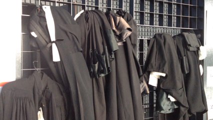 Le mur des robes à Nantes