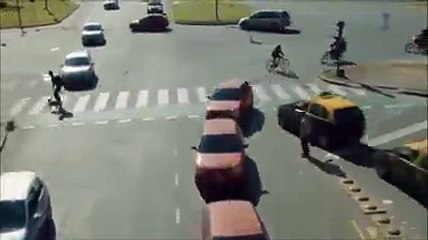 Une drôle de vidéo qui montre un balai de voiture super organisé