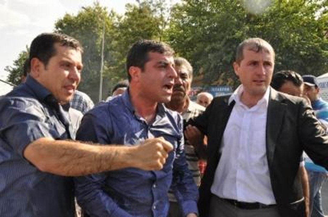 Ulan Sılho! Senin O Milletvekilliğin Amed Sokaklarında Sökmez!