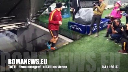 Allianz Arena, Totti firma autografi