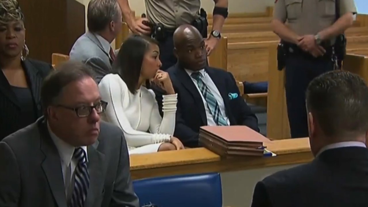 Adrian Peterson Jukes Around Jail Time, Makes Plea