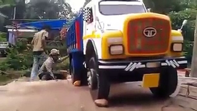 ha ha dekho eh video laggda reall hove jida