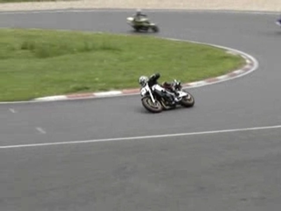 cale pied qui frotte