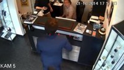 Guy attacks robbers at gunpoint