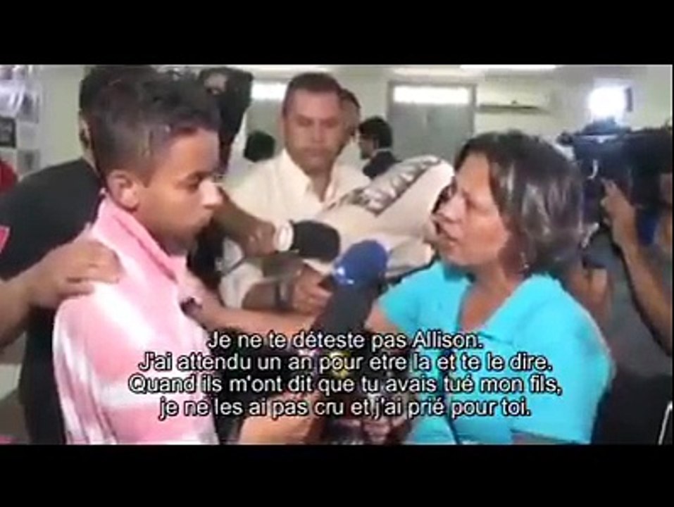 Magnifique réaction d 'une mère face à l'assassin de son fils !