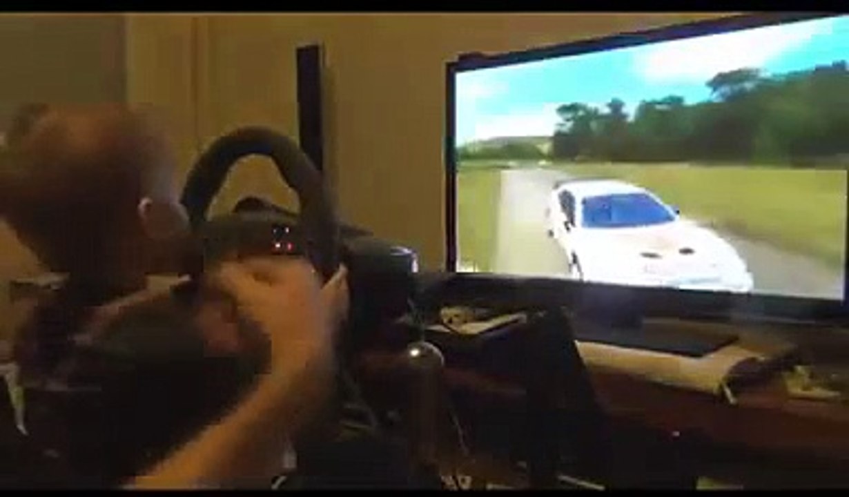 Ce bébé est un vrai pilote de rallye (jeu vidéo)