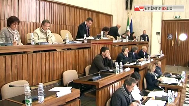 TG 04.11.14 Brindisi, incendiata l'auto del sindaco Consales