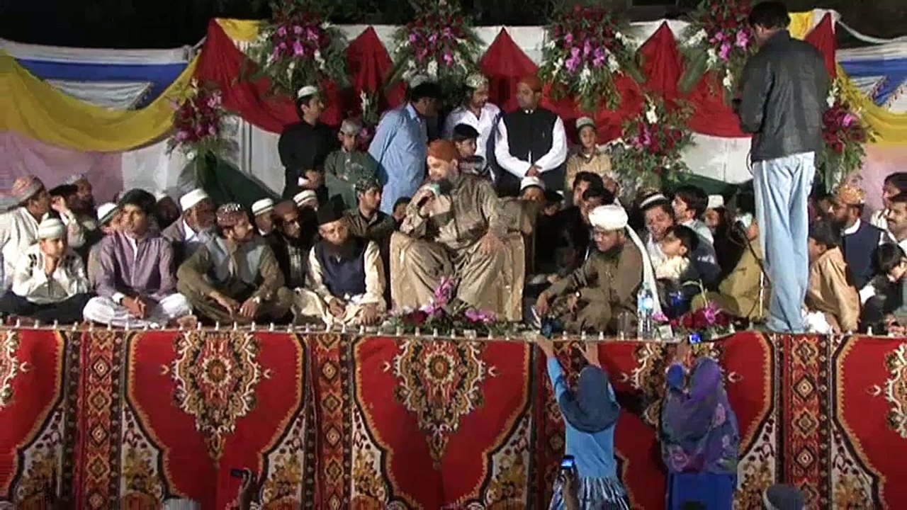 Owaision Main Baith ja.Owais Raza Qadri.