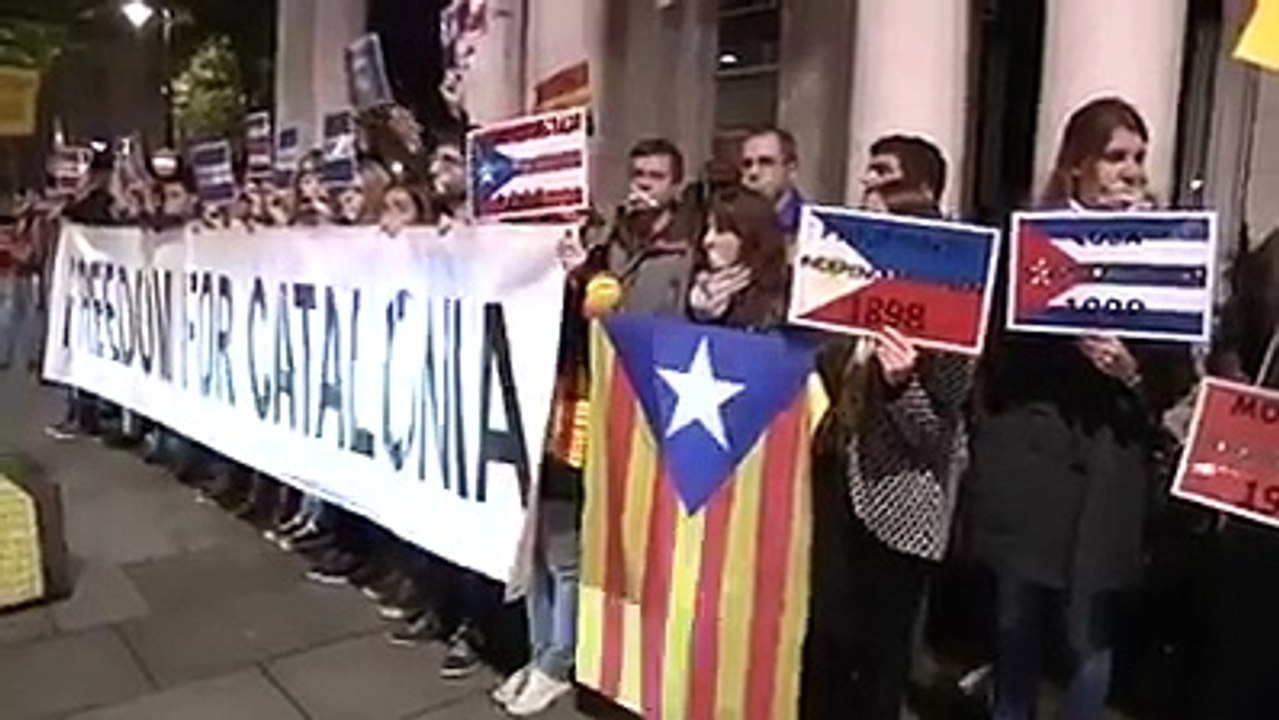 Acció davant de l'ambaixada ....