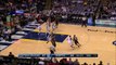 Le joueur de NBA Tony Allen frappe un Cameraman en plein match