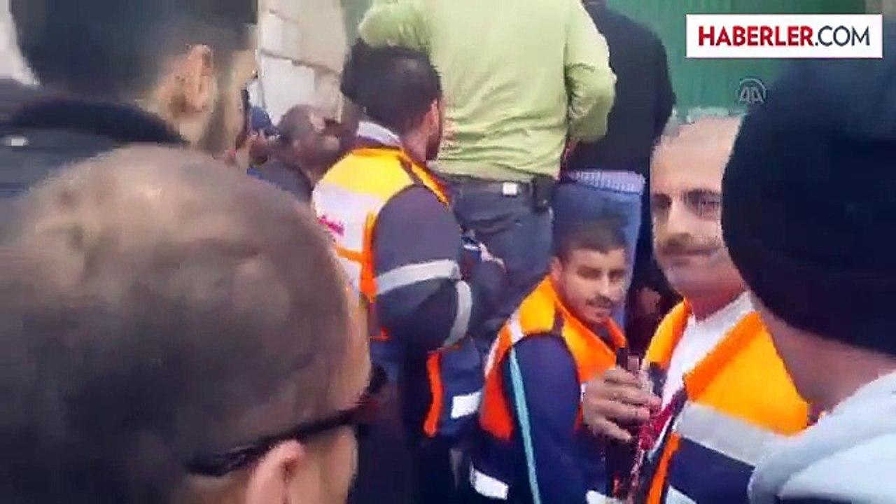 İsrail Askerleri Mescid-i Aksa'nın Minberini Postallarıyla Çiğnedi"
