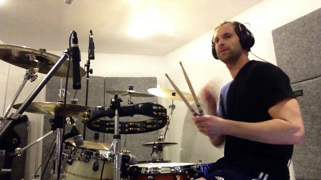 Petr Cech nouveau batteur des Foo Fighters ?!