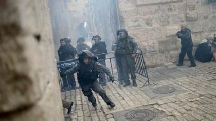 İsrail Askerleri Mescid-i Aksa'yı Bastı, Çatışma Çıktı