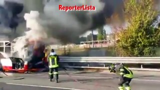 Autobus dell’Atac in fiamme sul Grande Raccordo Anulare