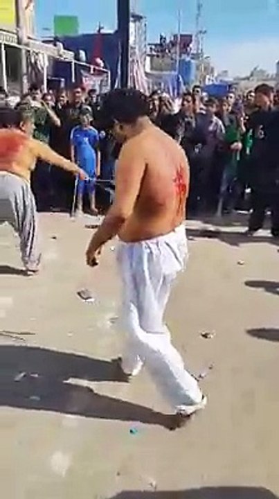 10 th muharram 2014 Karwan Ziarat Babarloi ke karbala main zanjeer zani