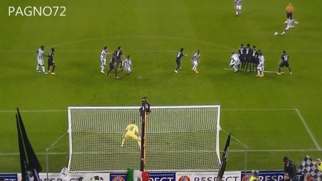 Le coup-franc de Pirlo vu des tribunes