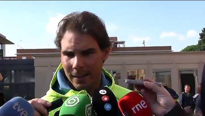 Rafael Nadal leaves the hospital in Barcelona. (5/11/2014)