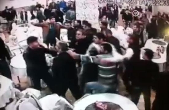 Düğün salonu boks ringine döndü