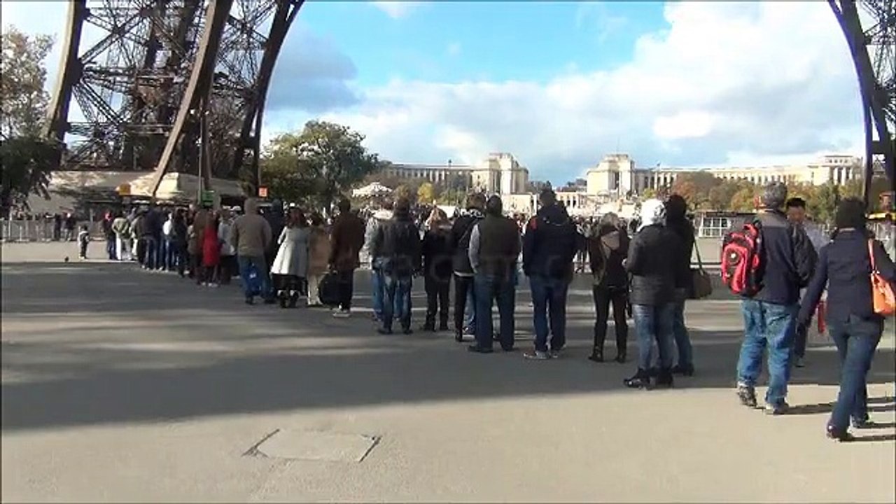 ΑΠΟΕΛ-Παρίσι-Πύργος Άιφελ-ουρά (1)