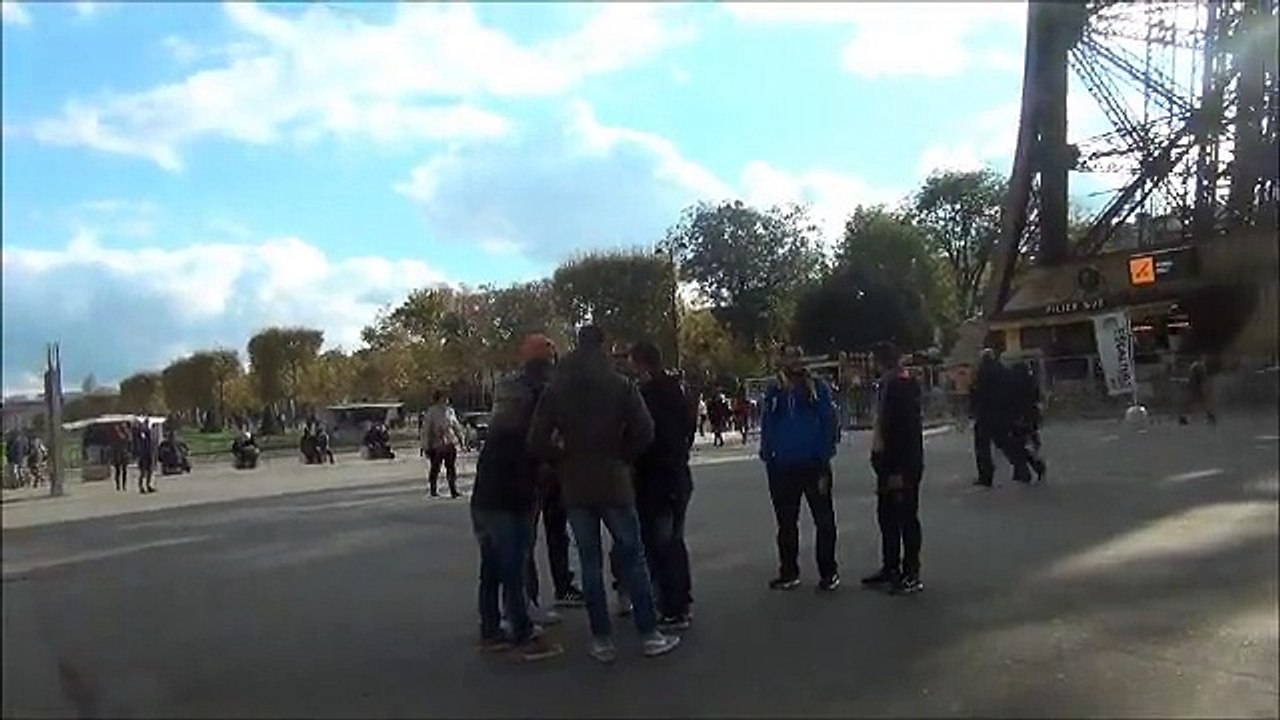 ΑΠΟΕΛ-Παρίσι-Πύργος Άιφελ-φίλαθλοι (1)