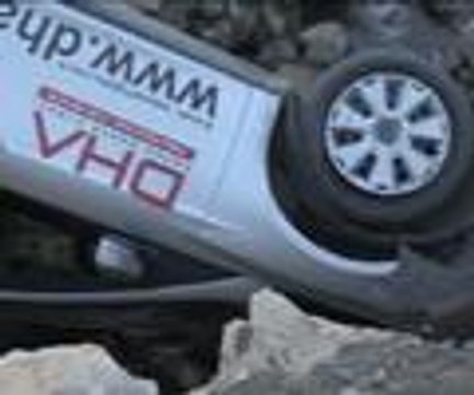 DHA'nın aracı uçuruma yuvarlandı