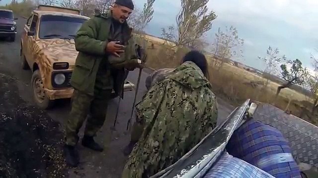 На передовой ополченцы батальона Сват получили зимнее обмундирование