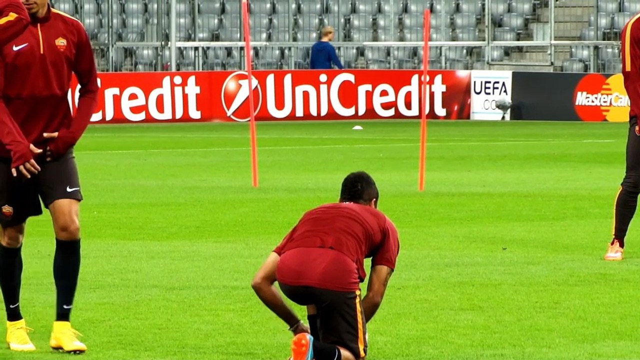 Ex-Löwe legt Ashley Cole flach