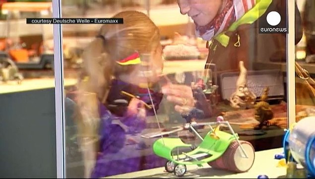 55 ans, le marchand de sable Est Allemand a toujours bon pied bon oeil