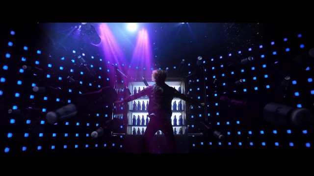 Skol organise et filme une soirée sous l'eau