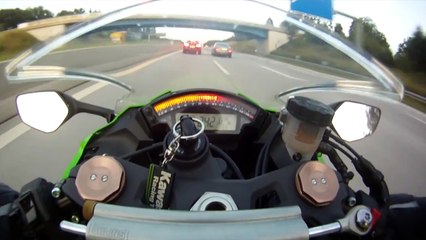 Une Kawasaki se fait doubler à 299km/h par une Audi RS6