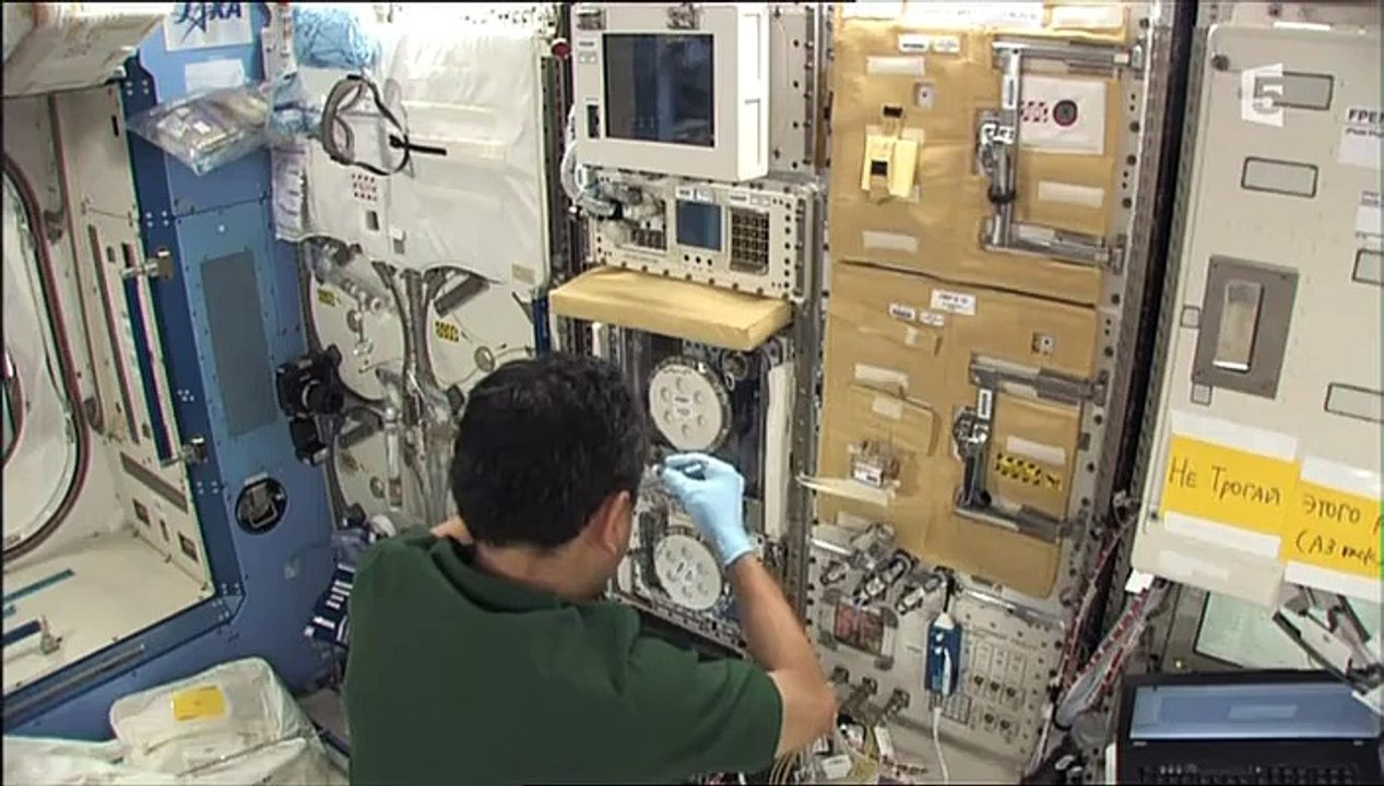 Aux portes du cosmos - Lumières cosmiques