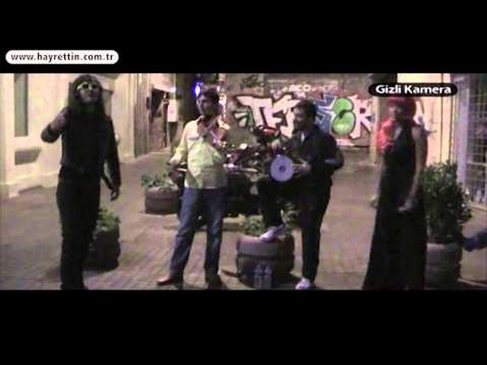Hayrettin ve Kendi sokakta şarkı söylerse :)
