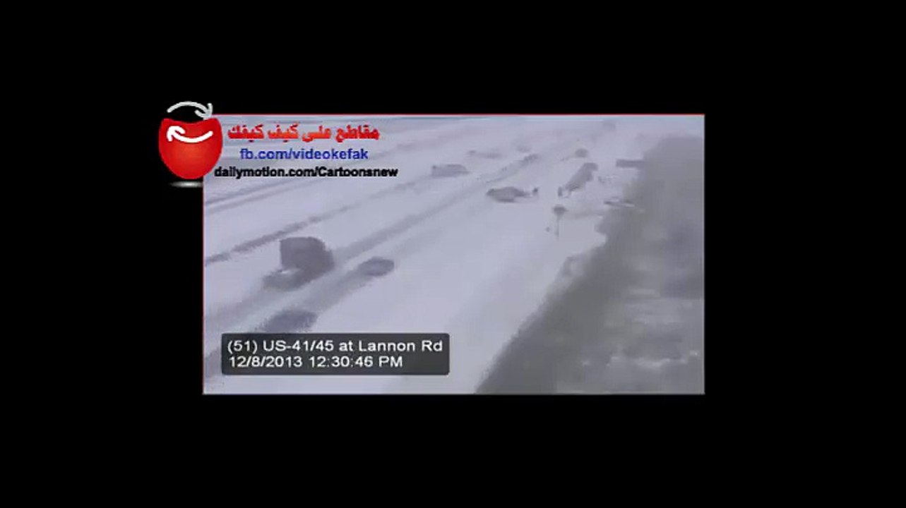 ربما سمعنا كثير عن حوادث السيايرت في الثلوج لكن مثل هذا الحاث لم نرى او انه جميع سائقي السيارات في حالة سكر