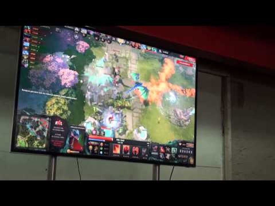 DK, iG and others watching Empire vs Alliance match @ Starladder Season IX LAN Finals