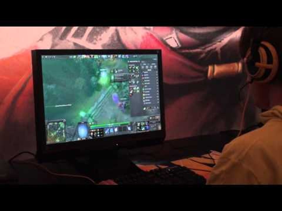Dendi playing solo-mid wisp @ DreamHack Winter 2012