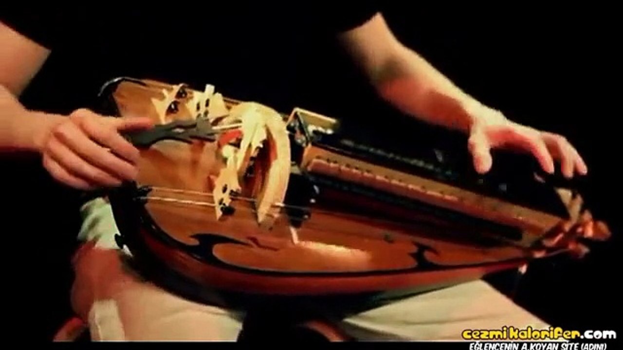 Güzel Sesler Çıkaran Garip Müzik Aleti