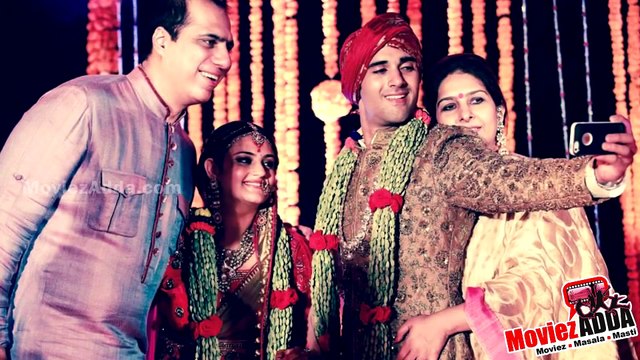 Bollywood Gossips | Sonam Kapoor Signs 'Raees' Opposite Shah Rukh Khan | 5th Nov 2014