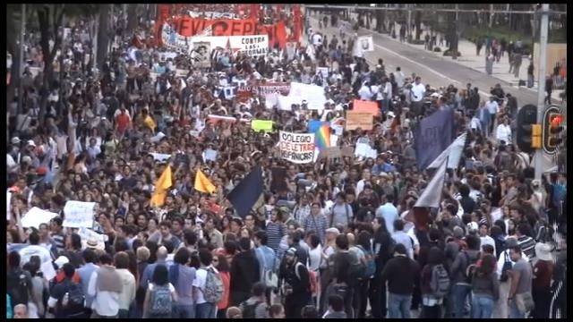 México grita al unísono por sus 43 estudiantes desaparecidos en Iguala